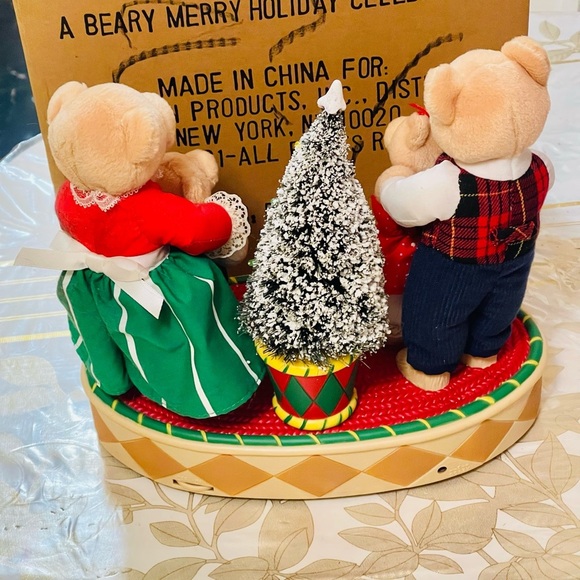 Avon Christmas Decor Lights/Music "A Beary Merry Holiday" Celebration Bears - Picture 3 of 6